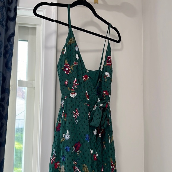 Tularosa Aubrie Dress in Emerald - Picture 2 of 7